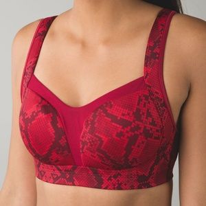 Lululemon Ta Ta Tamer Sports Bra 34DD Red Snake